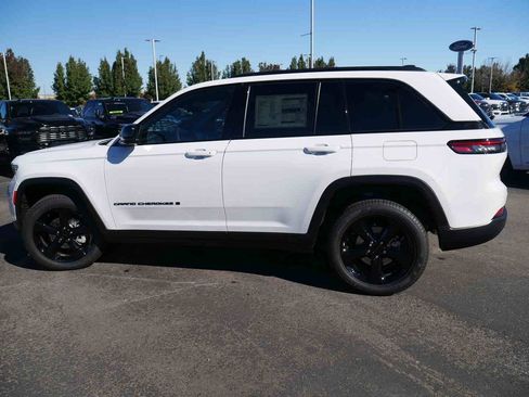 New 2025 Jeep Grand Cherokee Limited w/ Luxury Tech Group II image 17