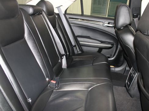 Used 2023 Chrysler 300 Touring AWD/4WD image 28