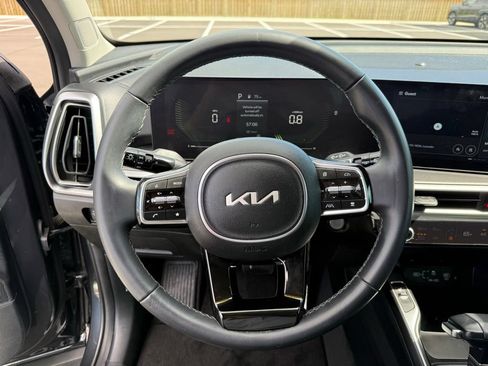 Used 2024 Kia Sorento EX FWD image 16