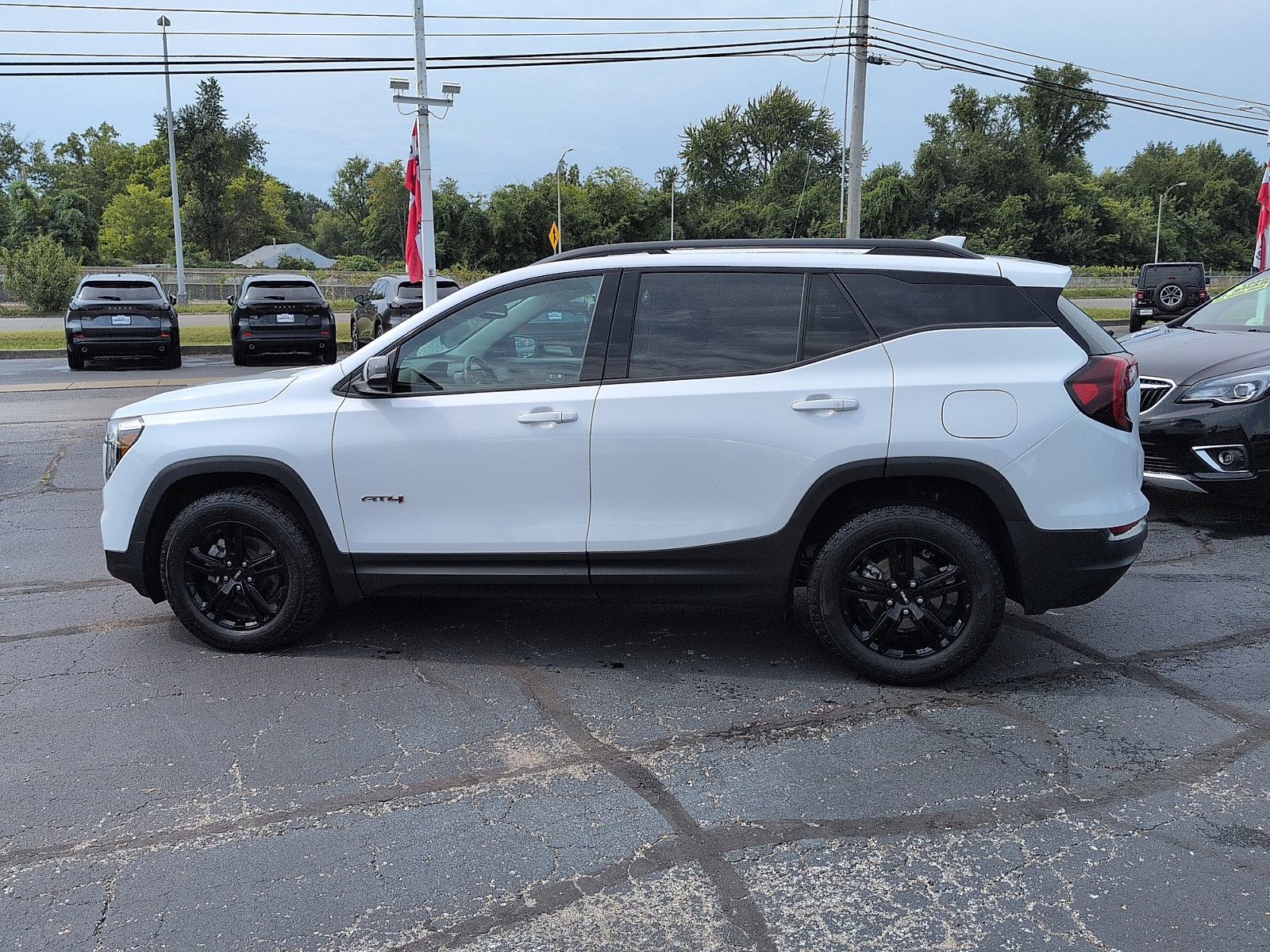 Used 2023 GMC Terrain AT4 AWD/4WD image 4