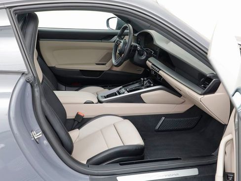 Used 2025 Porsche 911 Carrera image 23