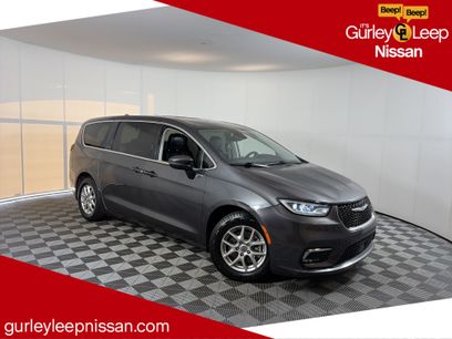 Used 2023 Chrysler Pacifica Touring-L