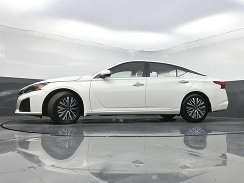 Used 2023 Nissan Altima 2.5 SV w/ SV Premium Package FWD image 29