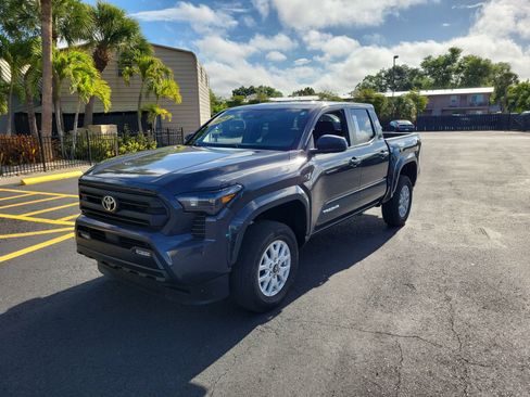 Used 2024 Toyota Tacoma SR5 AWD/4WD image 10