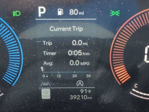 Used 2025 Hyundai Santa Fe SEL FWD image 28