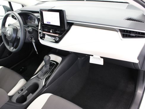 Used 2025 Toyota Corolla LE FWD image 31