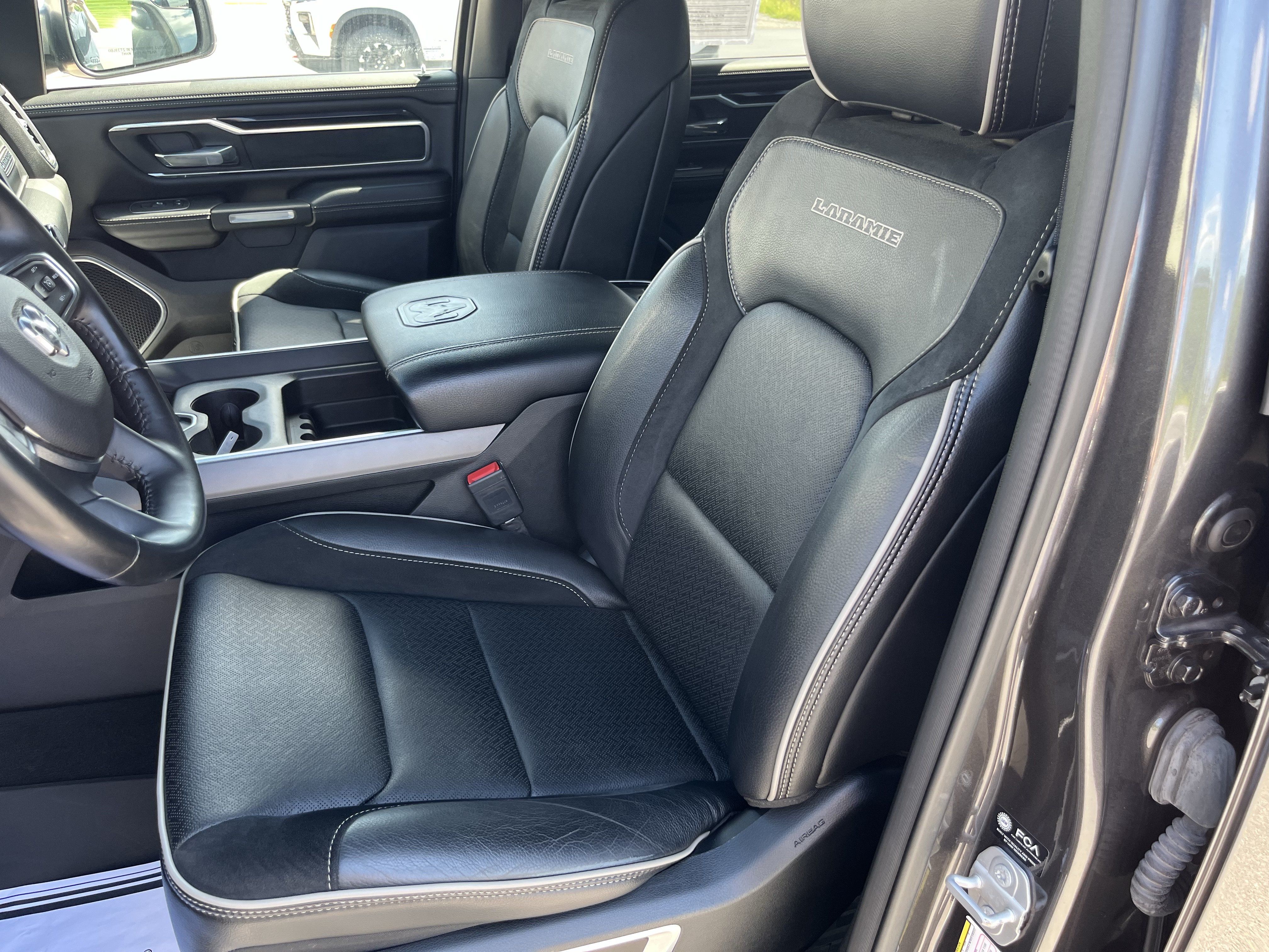 Used 2021 RAM 1500 Laramie w/ Sport Appearance Package AWD/4WD image 16