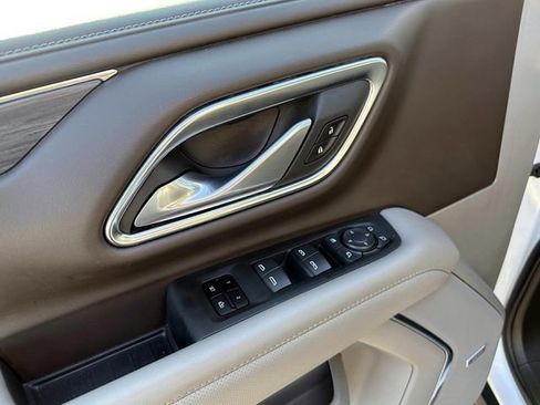 Used 2022 GMC Yukon SLT w/ SLT Premium Package image 17