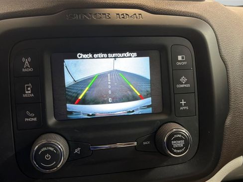 Used 2017 Jeep Renegade Latitude w/ Popular Equipment Group FWD image 16