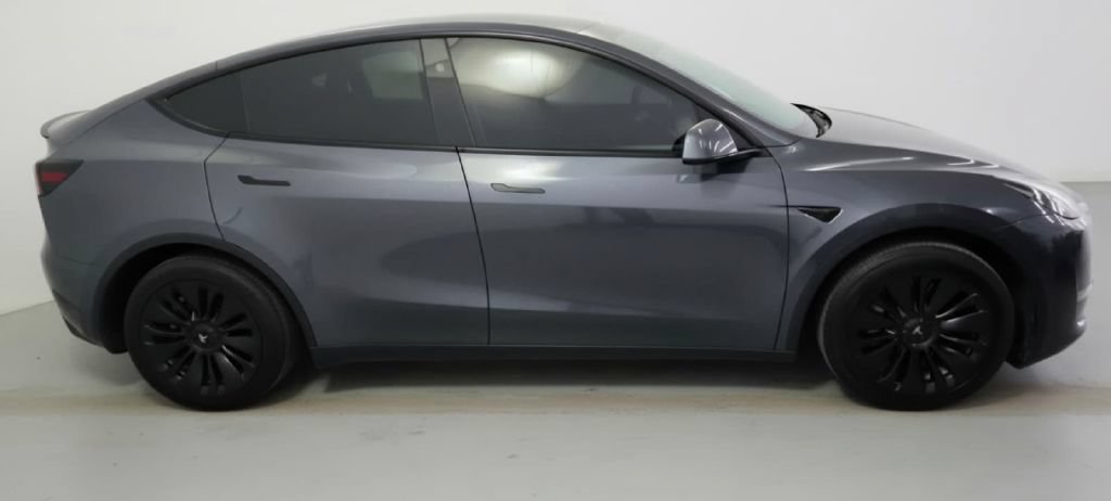 Used 2023 Tesla Model Y AWD image 5