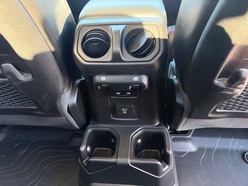 Used 2021 Jeep Gladiator Rubicon AWD/4WD image 24