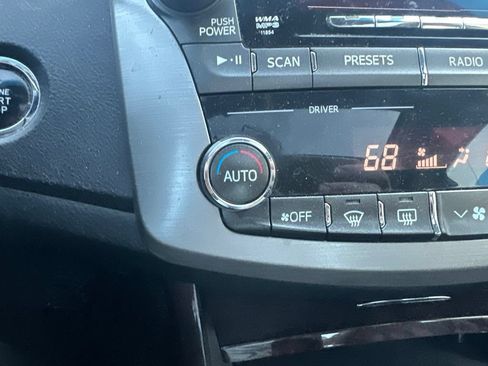 Used 2011 Toyota Avalon Limited FWD image 18
