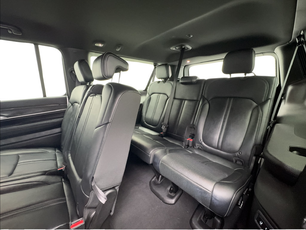 Used 2024 Jeep Wagoneer L Series II RWD image 27