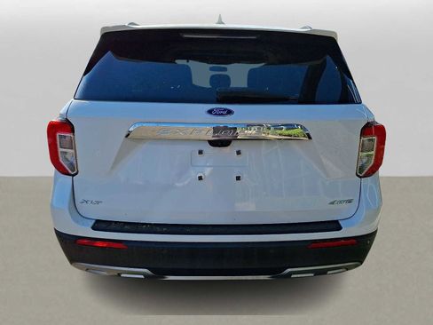 Used 2022 Ford Explorer XLT w/ Equipment Group 202A AWD/4WD image 5