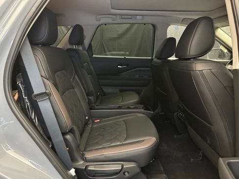 New 2026 Nissan Pathfinder Platinum AWD/4WD image 17