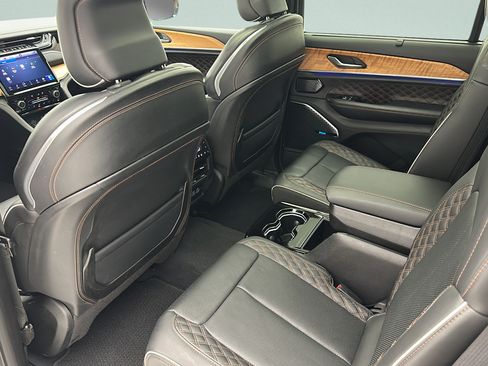 Used 2023 Jeep Grand Cherokee L Summit AWD/4WD image 10