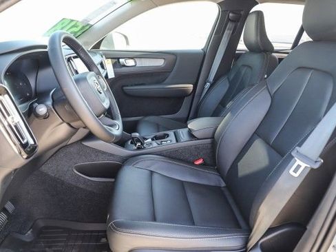 Used 2025 Volvo XC40 B5 Core w/ Protection Package Premier image 20