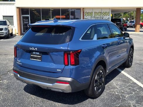 Certified 2025 Kia Sorento S AWD/4WD image 2