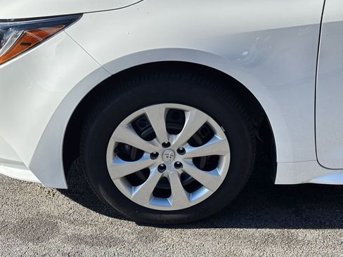 Used 2025 Toyota Corolla LE image 30