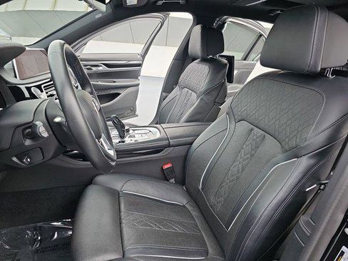 Used 2022 BMW ALPINA B7 xDrive w/ Luxury Rear Seating Package image 15