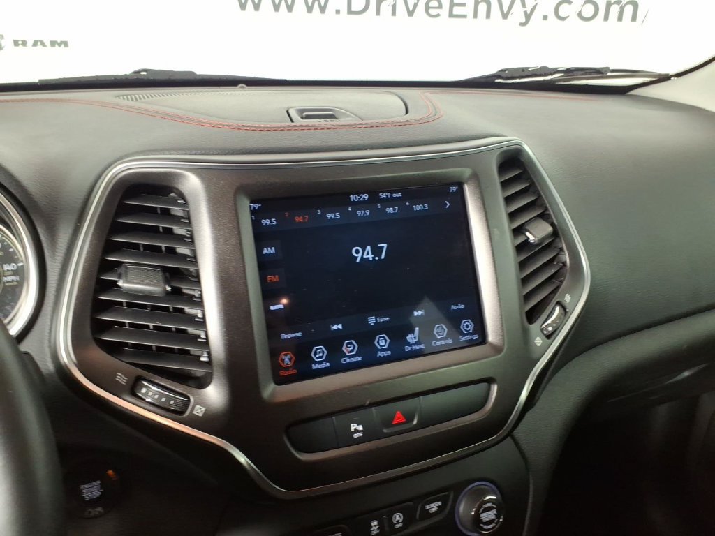 Used 2019 Jeep Cherokee Trailhawk w/ Cold Weather Group AWD/4WD image 18