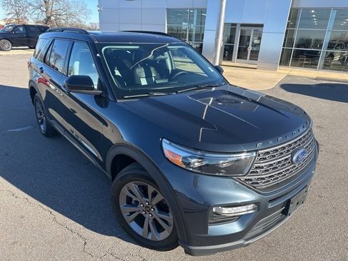 Used 2022 Ford Explorer XLT w/ Equipment Group 202A image 6