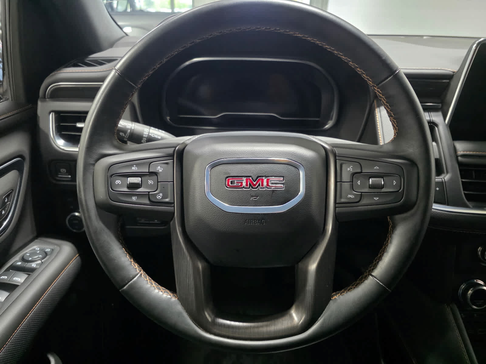 Used 2024 GMC Yukon AT4 AWD/4WD image 16