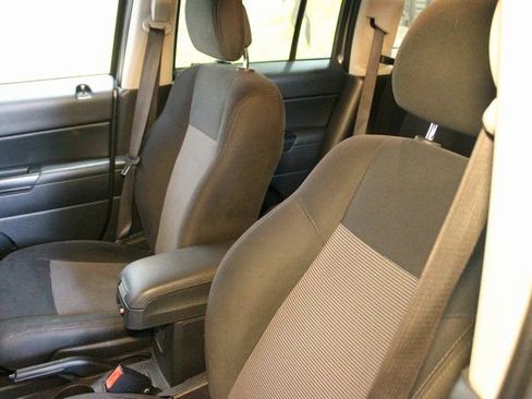 Used 2016 Jeep Patriot Sport w/ Power Value Group image 16