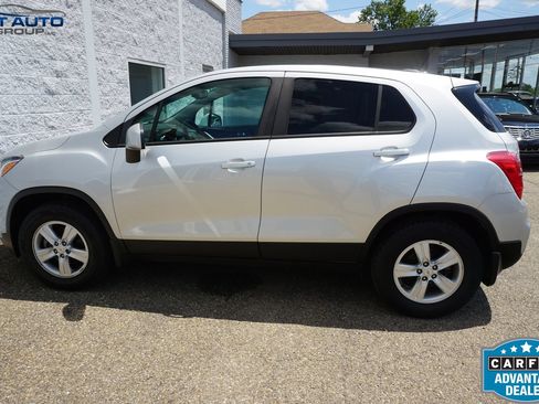 Used 2020 Chevrolet Trax LS w/ Tint and Cruise Package AWD/4WD image 13