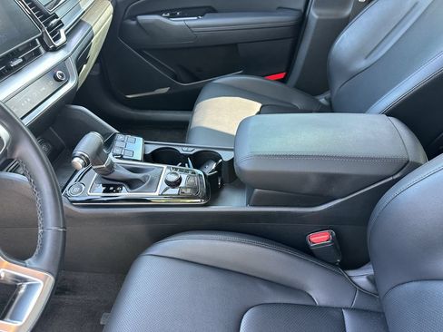 Used 2025 Kia Sportage EX FWD image 23