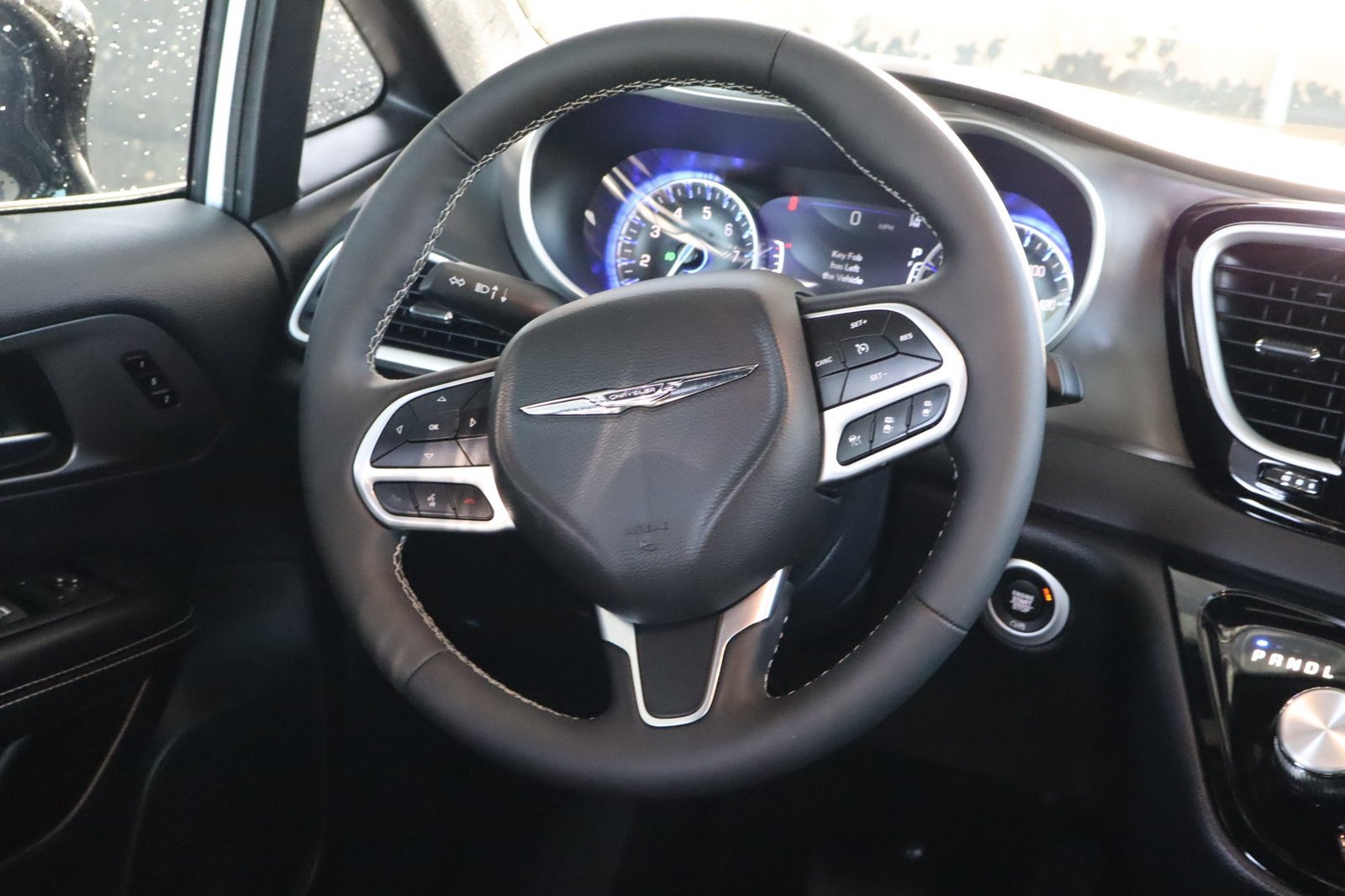 Used 2026 Chrysler Pacifica Select FWD image 28