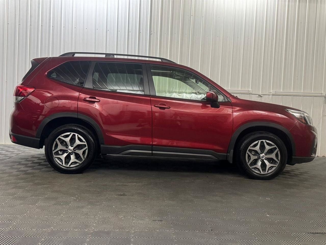 Used 2020 Subaru Forester Premium AWD/4WD image 5