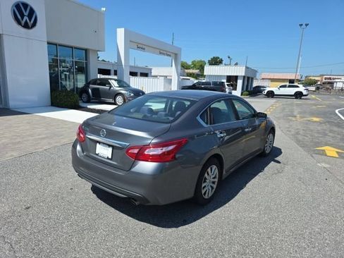 Used 2017 Nissan Altima 2.5 S w/ Power Driver Seat Package FWD image 4