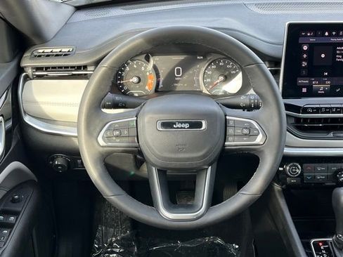 Used 2024 Jeep Compass Limited image 10