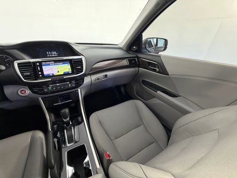 Used 2017 Honda Accord Touring image 28