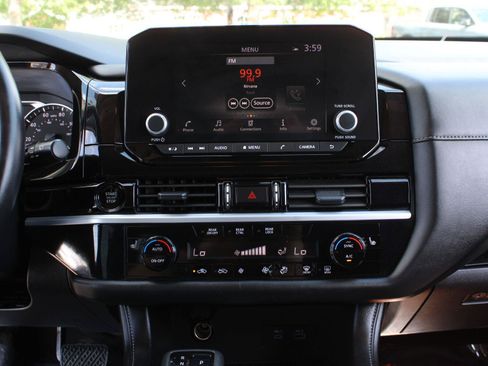 Used 2025 Nissan Pathfinder SV AWD/4WD image 12