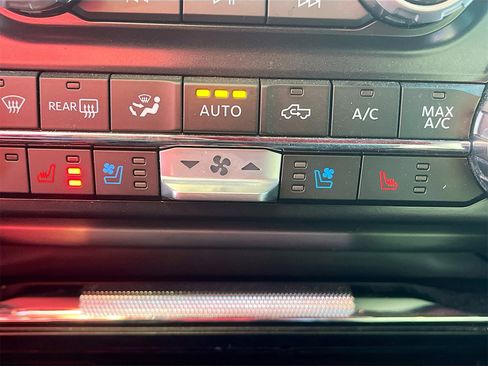 Used 2024 Ford F150 Lariat w/ FX4 Off-Road Package image 21