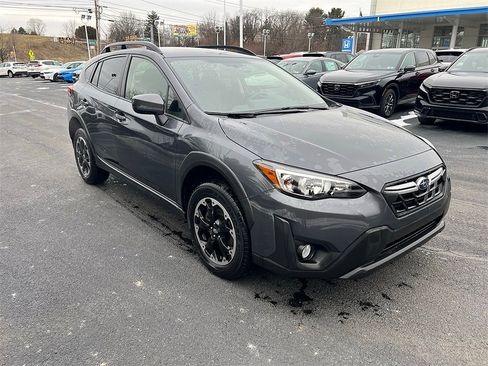 Used 2023 Subaru Crosstrek 2.0i Premium image 3
