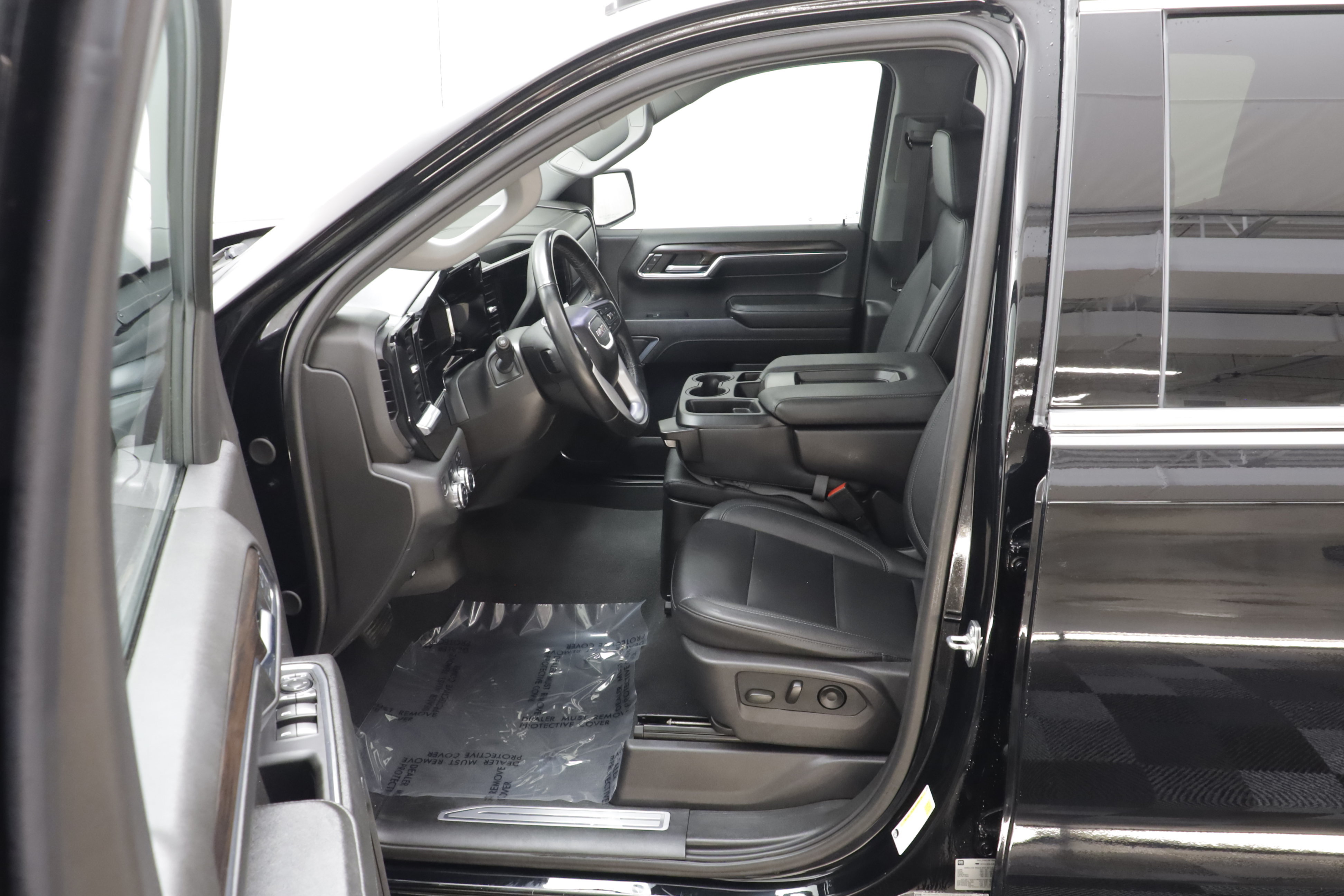 Used 2024 GMC Sierra 1500 SLT AWD/4WD image 6