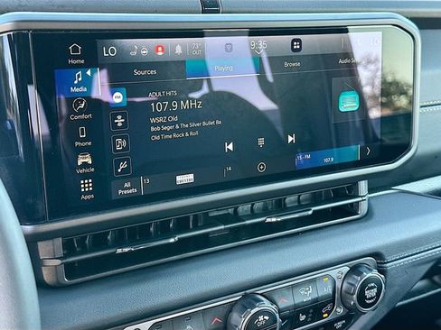 Used 2024 Jeep Wrangler Sahara image 14