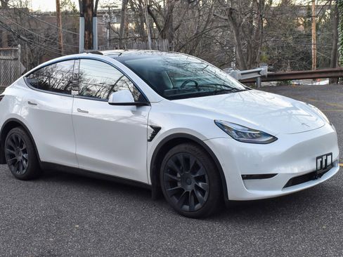Used 2021 Tesla Model Y Long Range image 12