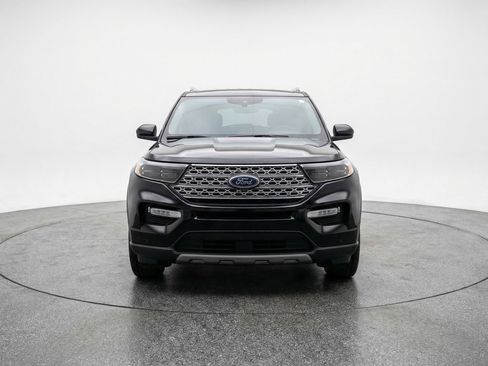 Used 2024 Ford Explorer Limited RWD image 2