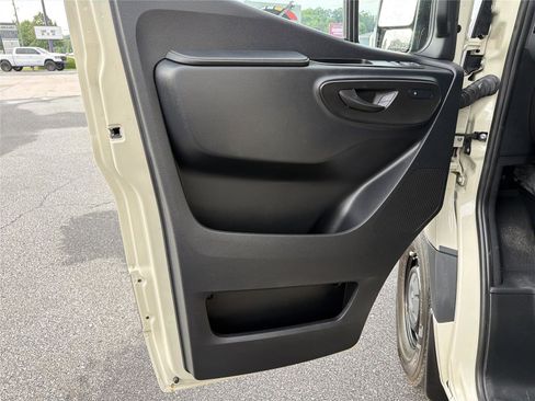 Used 2024 Mercedes-Benz Sprinter 2500 image 9