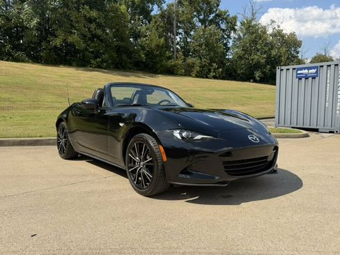 Used 2024 MAZDA MX-5 Miata Grand Touring RWD image 2