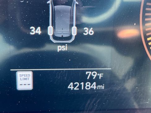 Used 2025 Hyundai Kona SEL AWD/4WD image 16