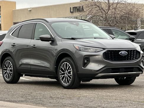 Certified 2025 Ford Escape SE w/ PHEV Premium Package image 9