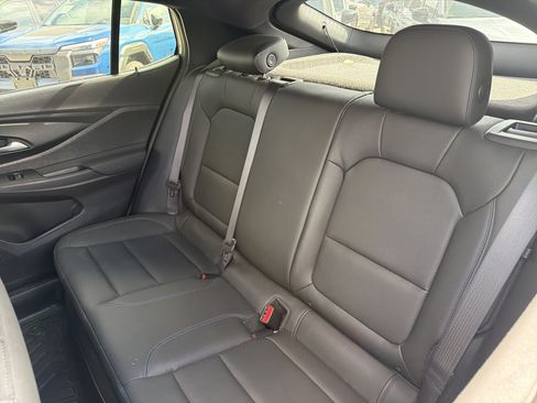Used 2025 Buick Envista Sport Touring w/ Convenience I Package FWD image 11