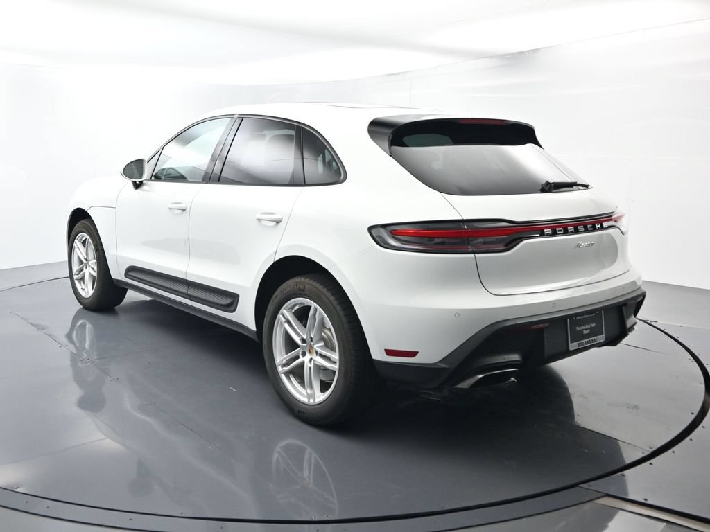 Certified 2025 Porsche Macan AWD/4WD image 2