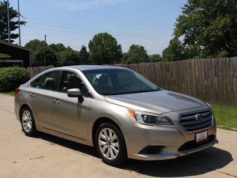 Used 2017 Subaru Legacy 2.5i Premium AWD/4WD image 2