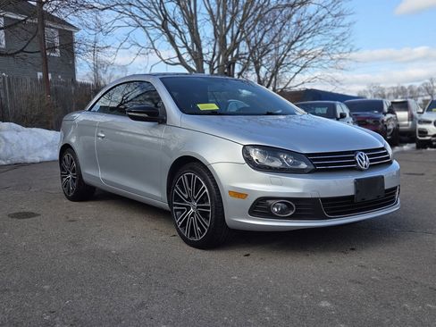 Used 2014 Volkswagen Eos w/ Sport Package image 9